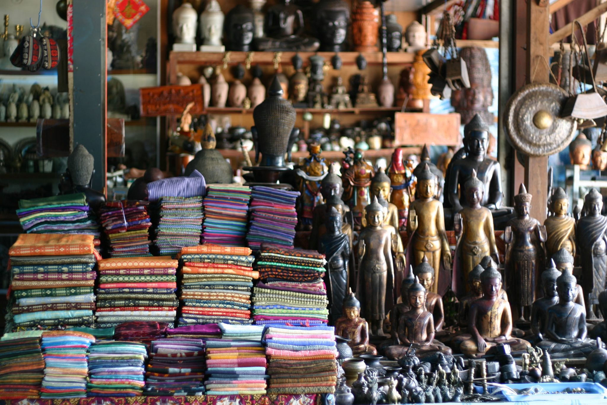 55716khmer-souvenirs-kh-02.jpg