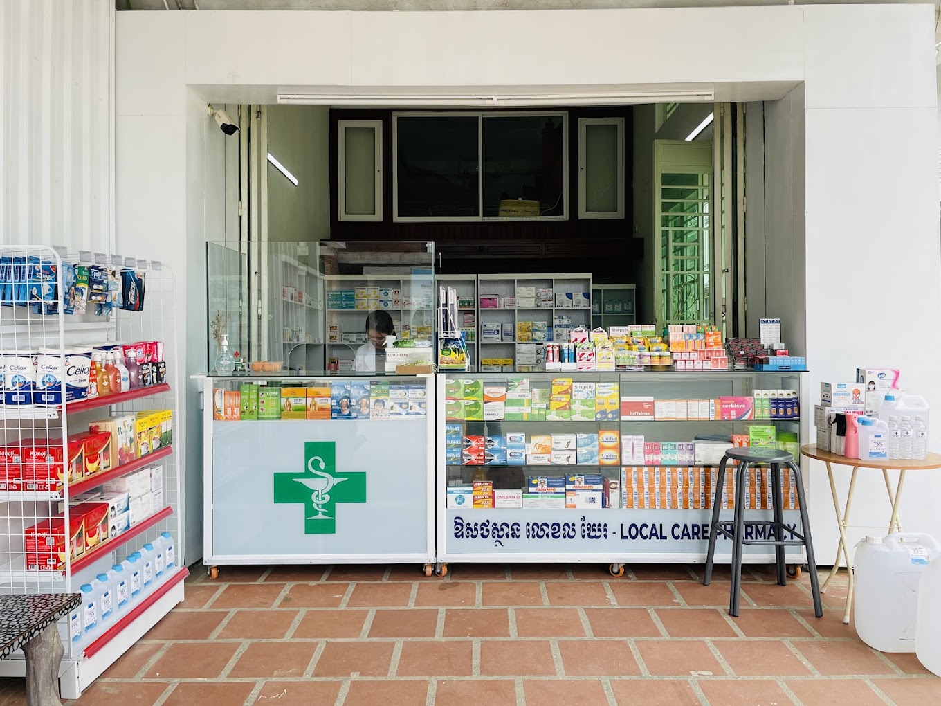 66189local-care-pharmacy-04.jpg