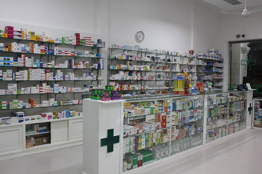 84114pet-chen-pharmacy-03.jpg